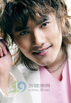 中国男人跟西欧男人学“臭美”