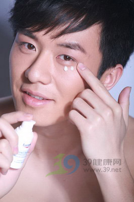 “小白脸”消除皱纹的诀窍