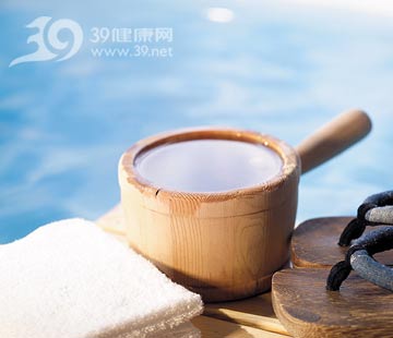 男性泡温泉,小心皮肤病!