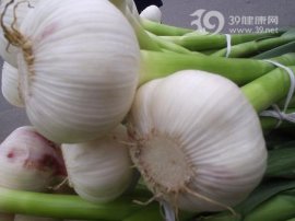 四类人吃菜时不要放蒜