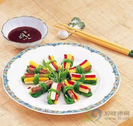 夏季防痘好办法 多吃凉拌菜