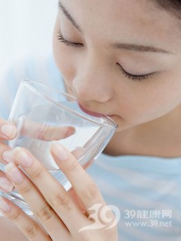 夏季怎样喝水才健康?