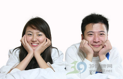 夫妻同做“床上操”勃起更有力