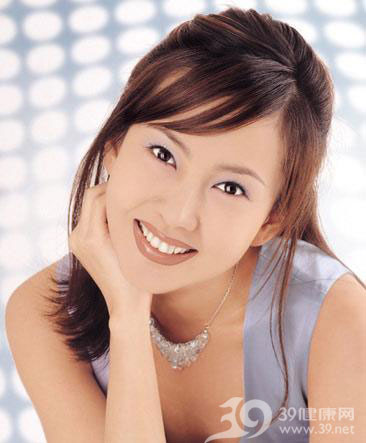 整形风潮:“丑小鸭”的美丽蜕变