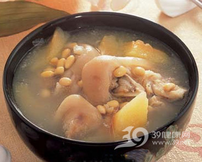 丰胸食谱:青木瓜猪脚汤