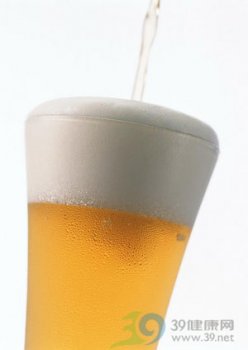惊！适量饮酒可防肾结石
