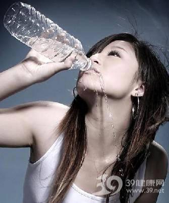 弱精肾结石:喝水