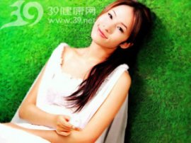 睡觉须小心 莫让耳环进耳朵