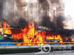 公交车失火 我们该如何自救?