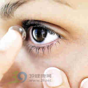 高手教你打理隐形眼镜