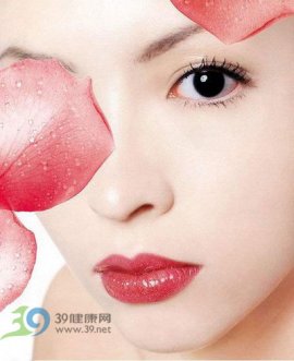 夏天防干眼症 要给眼睛补补水