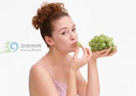 饭后漱口防牙病