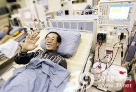 肾病患者挂着尿袋附睾炎30年