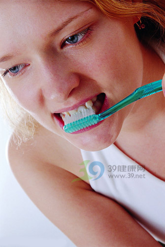正确刷牙射精障碍康 牙膏牙刷是关键